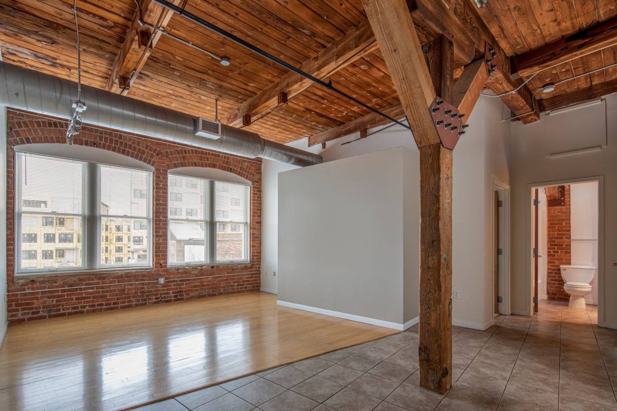 Apartment for rent at 2820 Detroit Ave, Cleveland, OH 44113