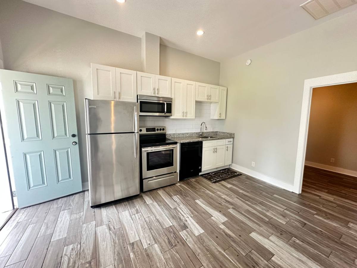 Apartment for rent at 7 Pearl St, Savannah, GA 31405