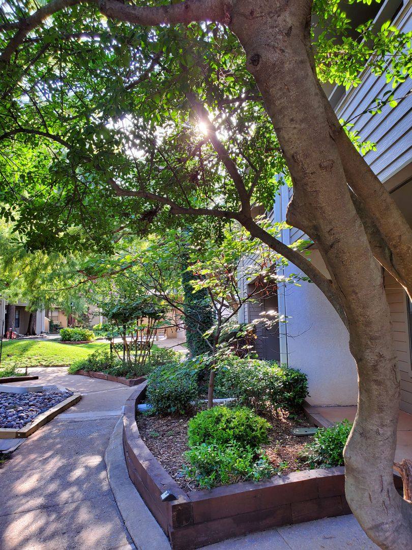 Condo for rent at 11140 N Stratford Dr, Oklahoma City, OK 73120