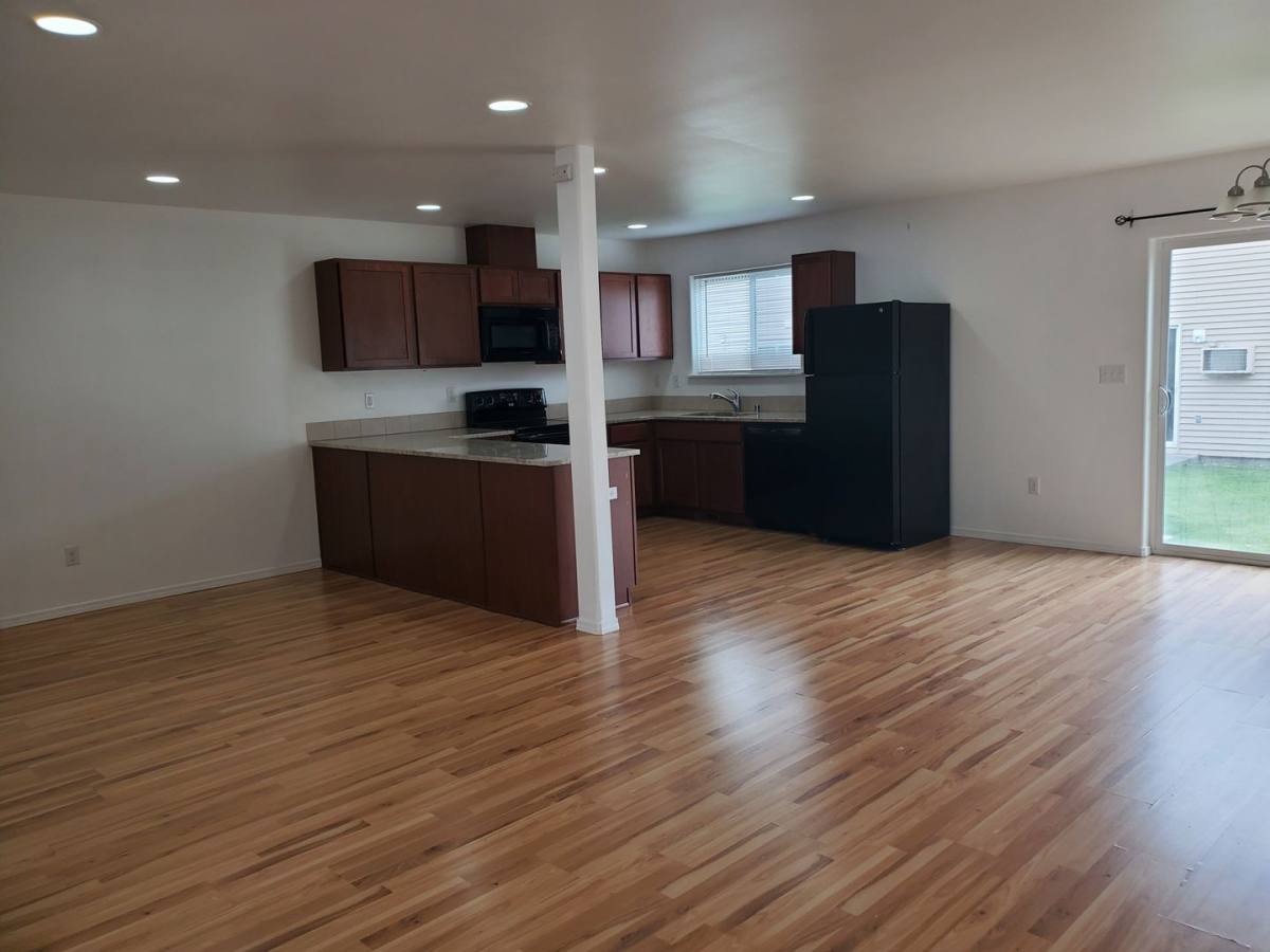 Townhouse for rent at 611 3rd Ave NE, Ephrata, WA 98823