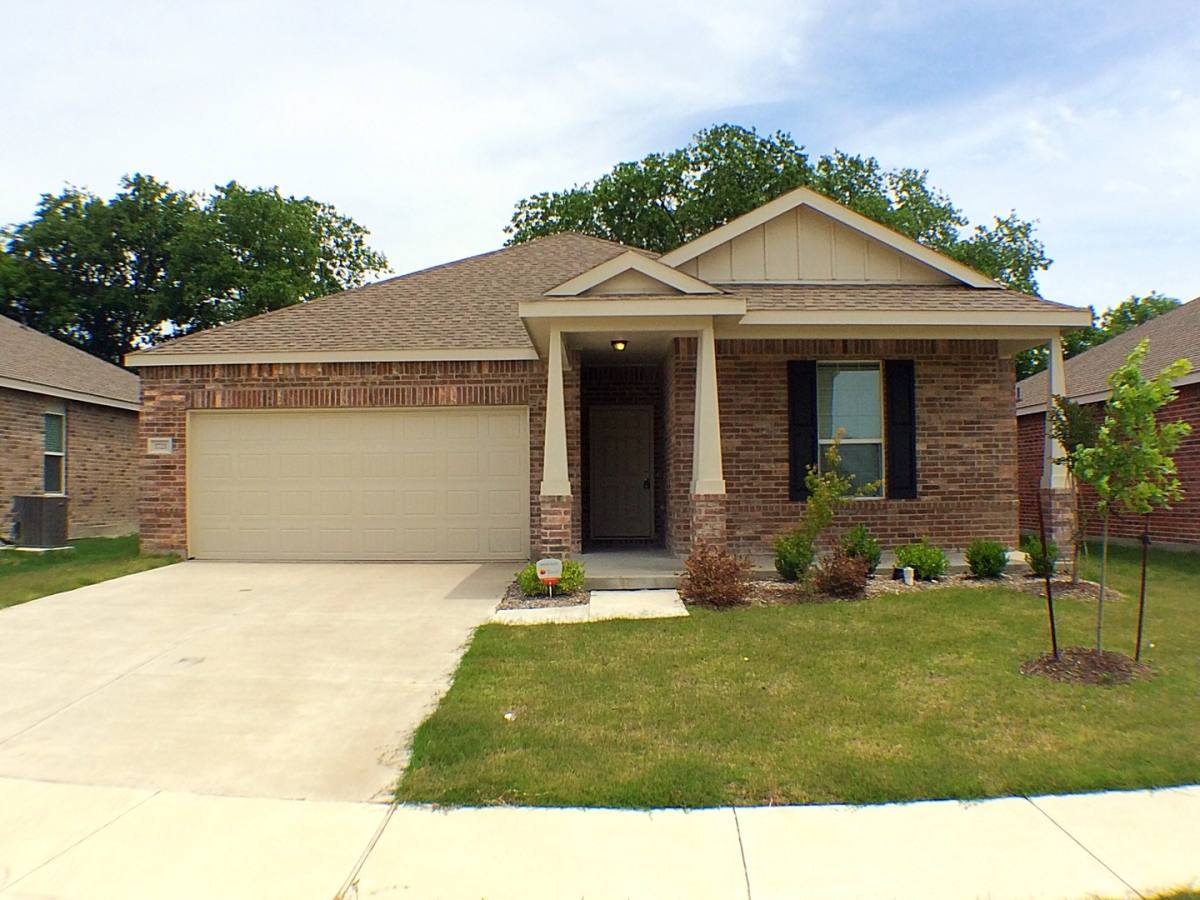 House for rent at 1721 Megan Creek Dr, Little Elm, TX 75068