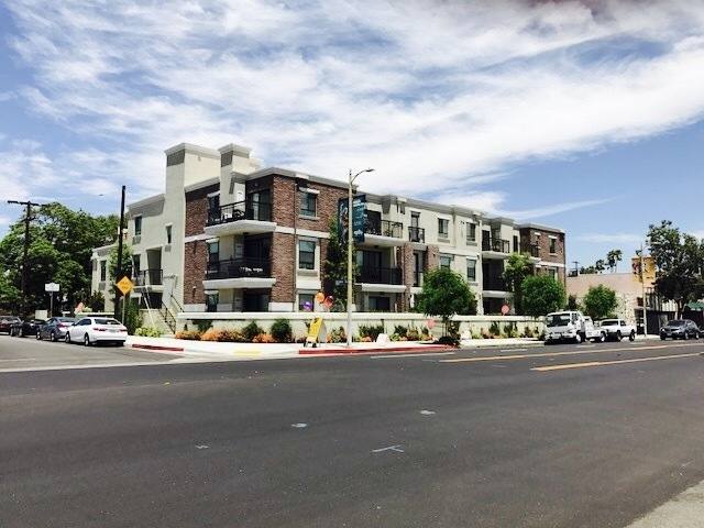 Apartment for rent at 10455 Magnolia Blvd, North Hollywood, CA 91601