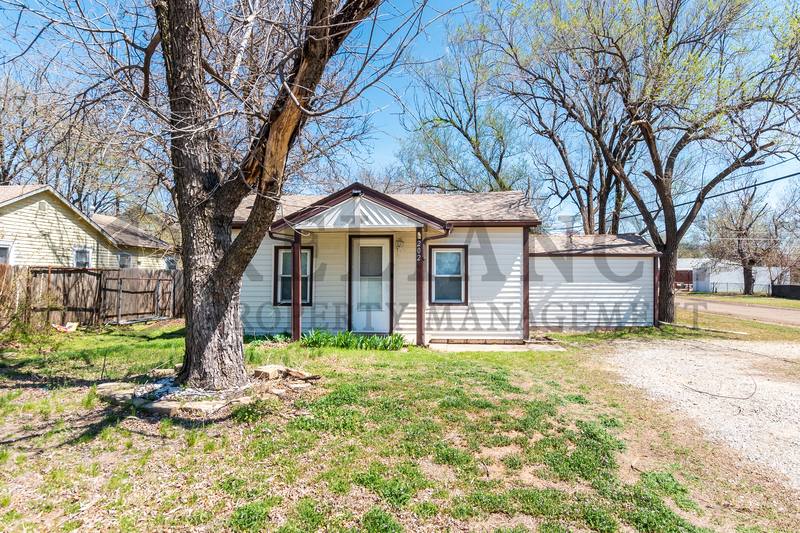 House for rent at 202 N Anna St, Wichita, KS 67212