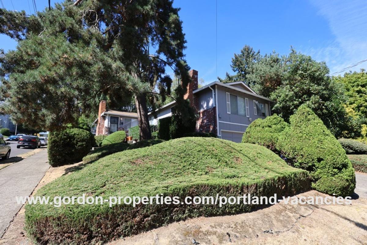 Townhouse for rent at 4239 SE 15th Ave, Portland, OR 97202