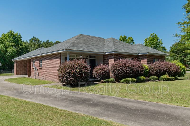 14 Oakleigh Dr, Wetumpka, AL 36092
