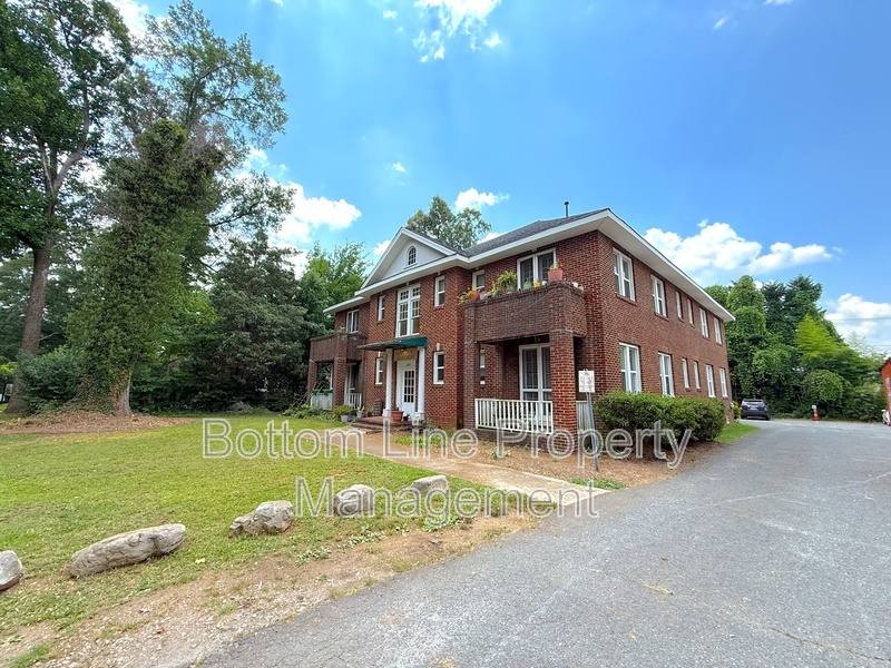 Apartment for rent at 2108 E 7th St #3, Charlotte, NC 28204