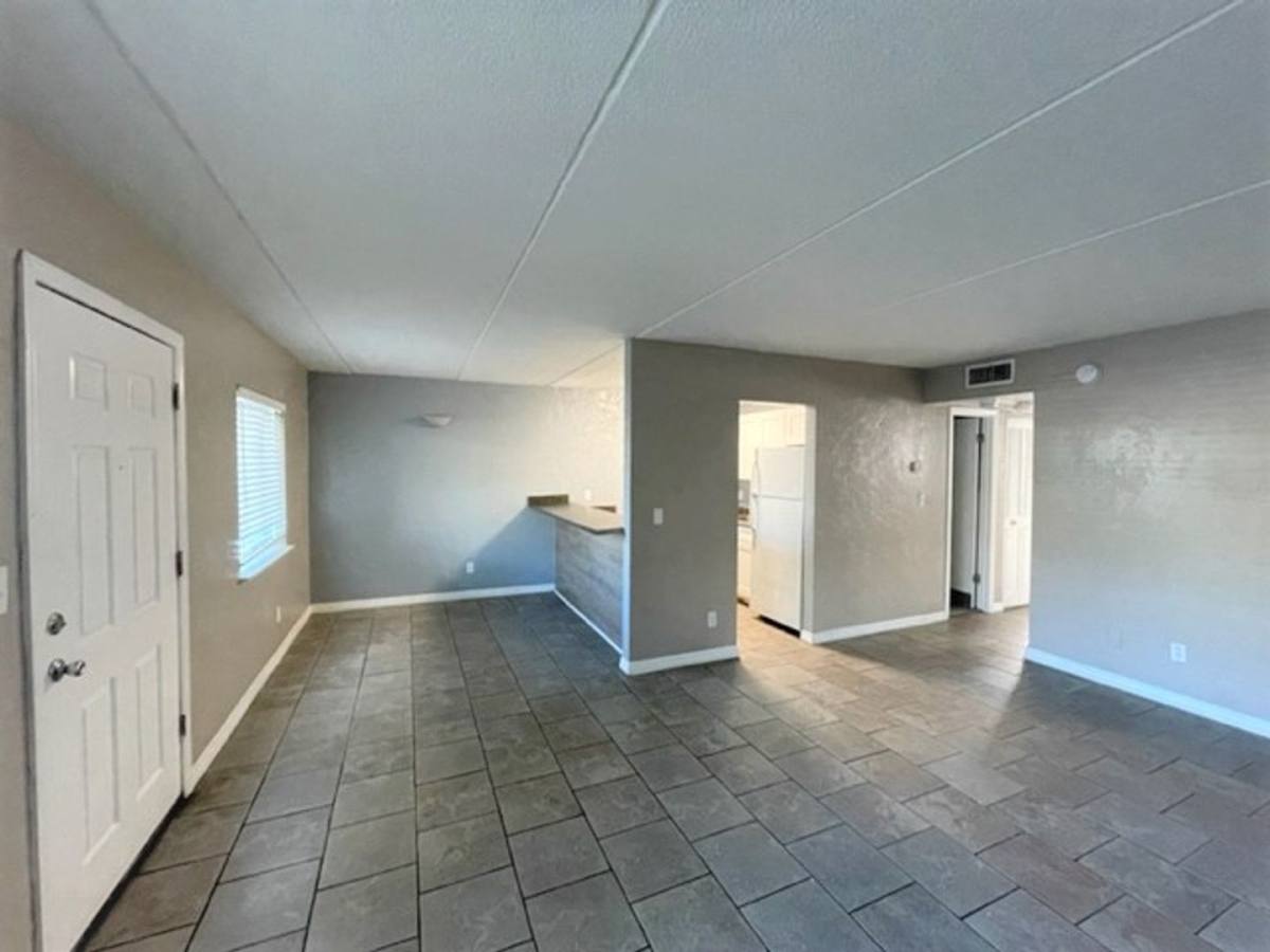 Apartment for rent at 411 N Halifax, Daytona Beach, FL 32118