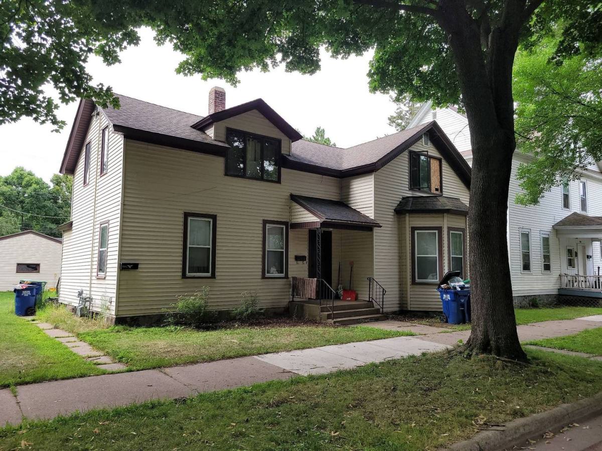 Apartment for rent at 715 Jackson St, Wausau, WI 54403