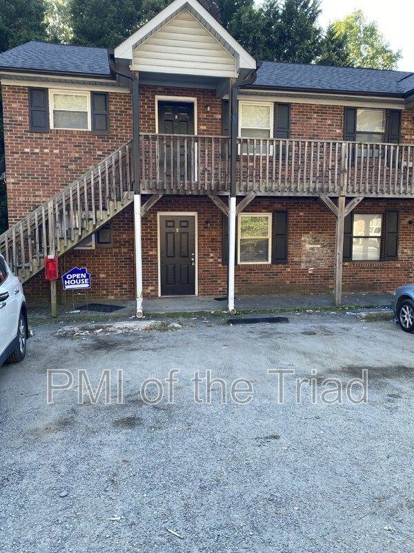 Apartment for rent at 1600 Oak Croft Court #C, Winston Salem, NC 27107