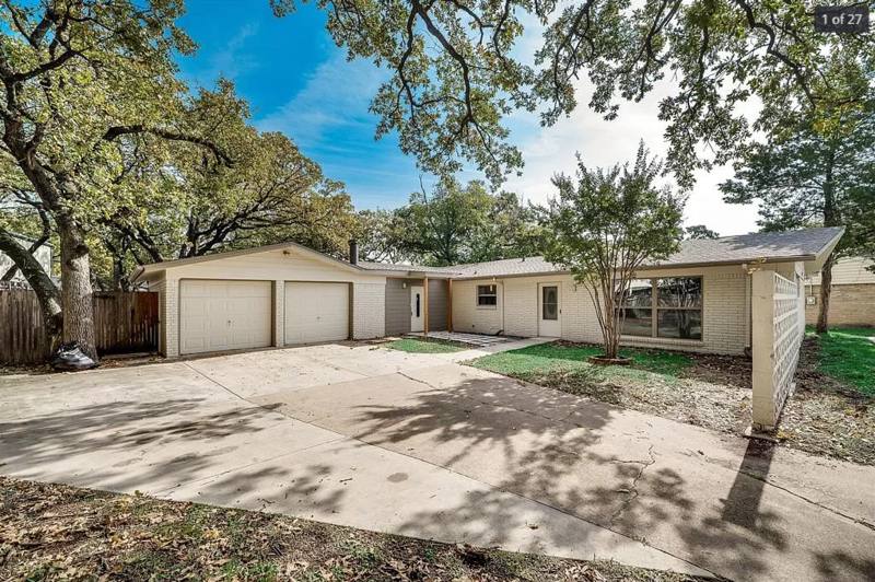 House for rent at 1520 Sunnybrook Dr, Irving, TX 75061