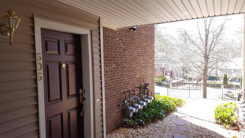 Apartment for rent at 606 Barrington Hills Dr, Atlanta, GA 30350