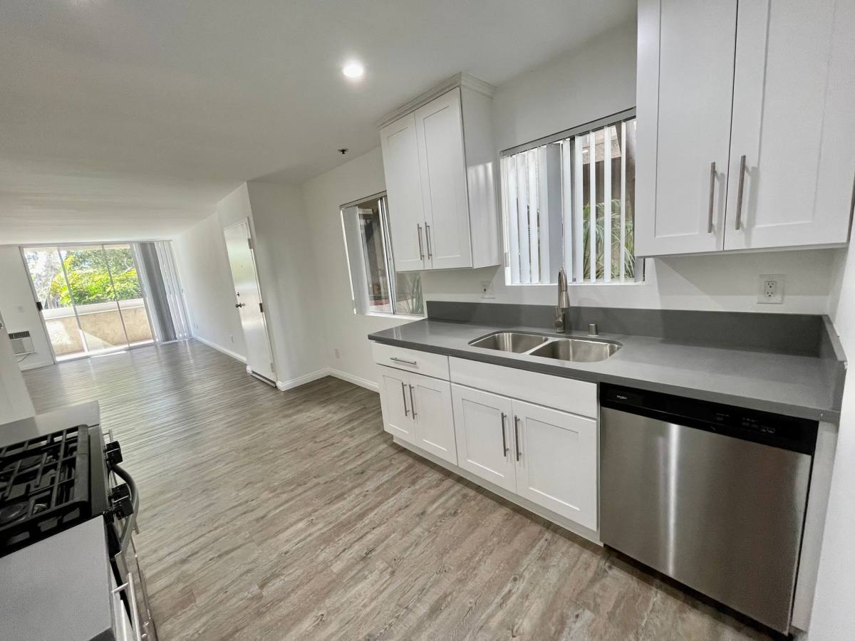 Apartment for rent at 4424 S Centinela, Los Angeles, CA 90066