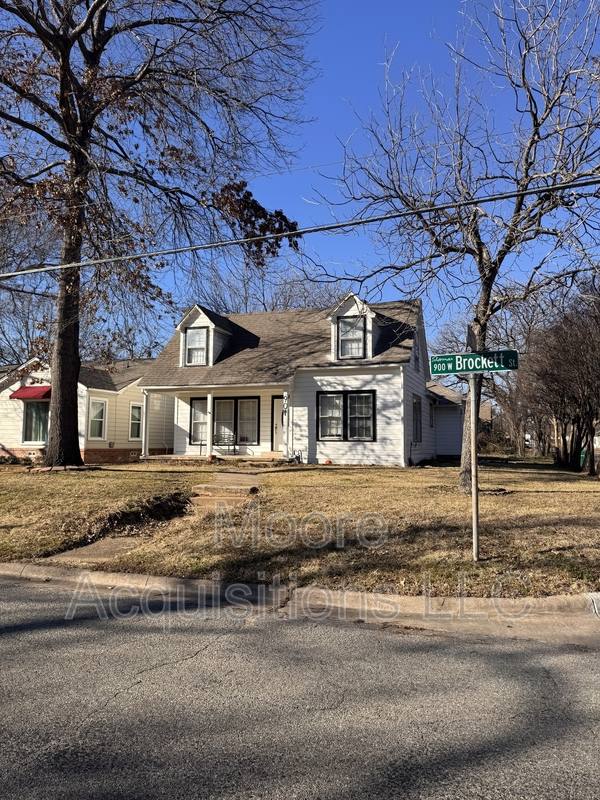 House for rent at 901 W Brockett, Sherman, TX 75092