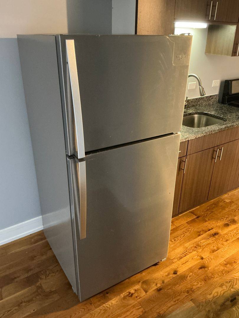 Apartment for rent at 7109 S Bennett Ave, Chicago, IL 60649
