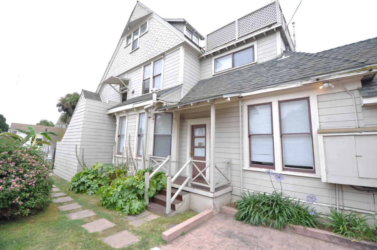 Apartment for rent at 306-308 W Mission St, Santa Barbara, CA 93101