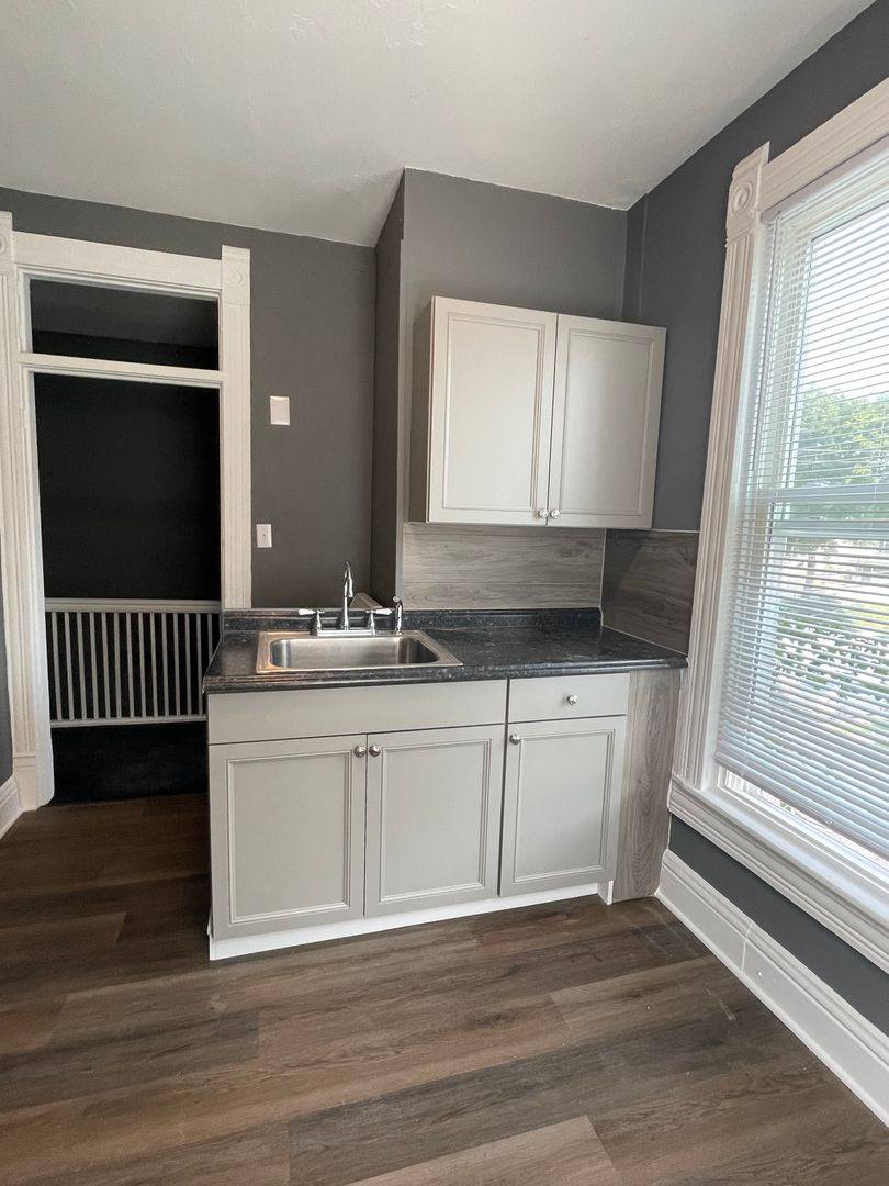 Apartment for rent at 923-925 N 9th St, Lafayette, IN 47904