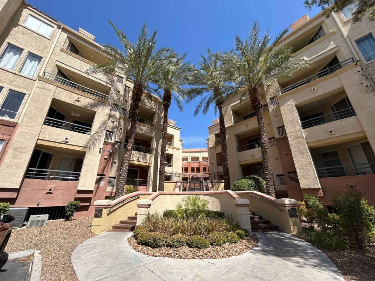 Condo for rent at 260 E Flamingo Rd, Las Vegas, NV 89169