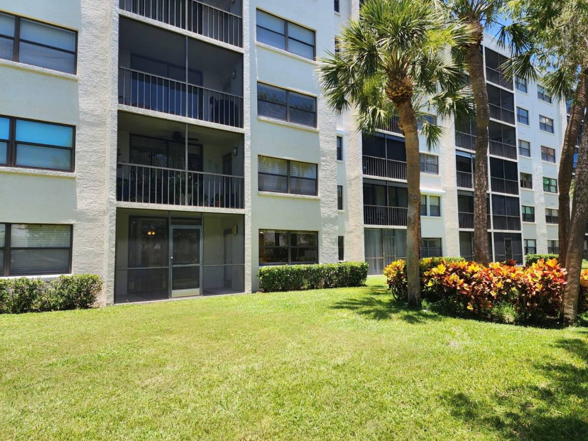 Apartment for rent at 1320 Pasadena Ave S, Saint Petersburg, FL 33707