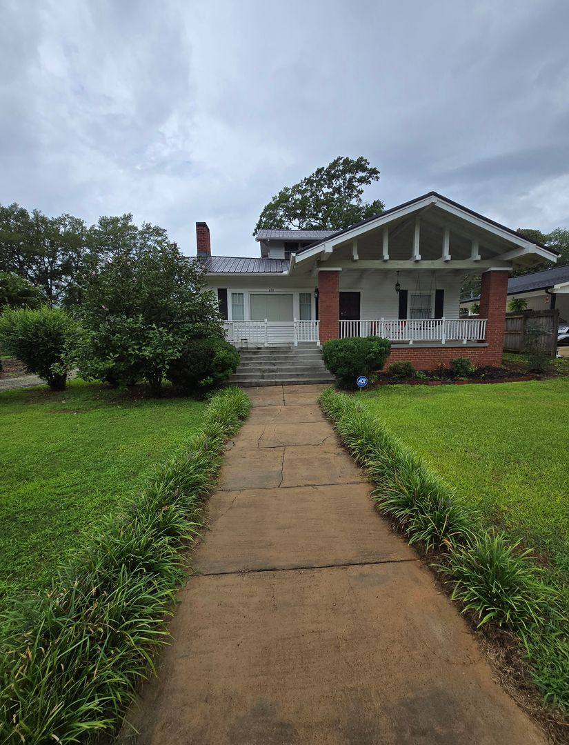 House for rent at 808 Highland Ave, Anniston, AL 36207