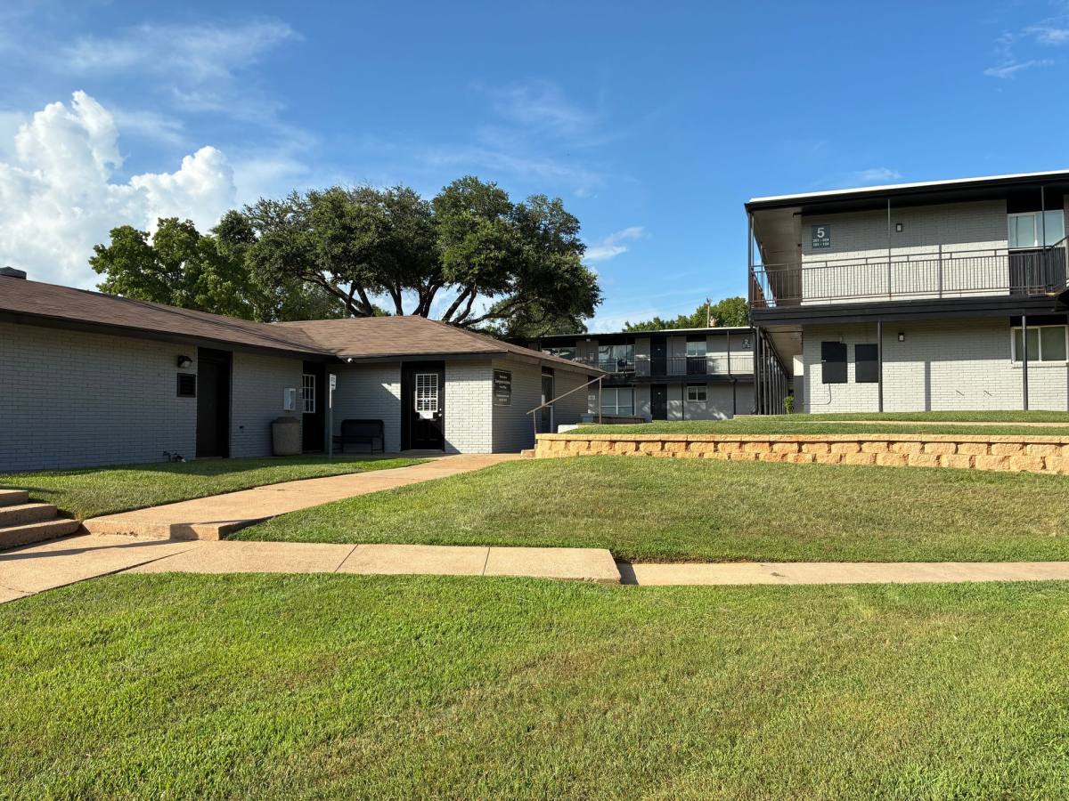 Apartment for rent at Evergreen Estates, 717 S Green St, Longview, TX 75602