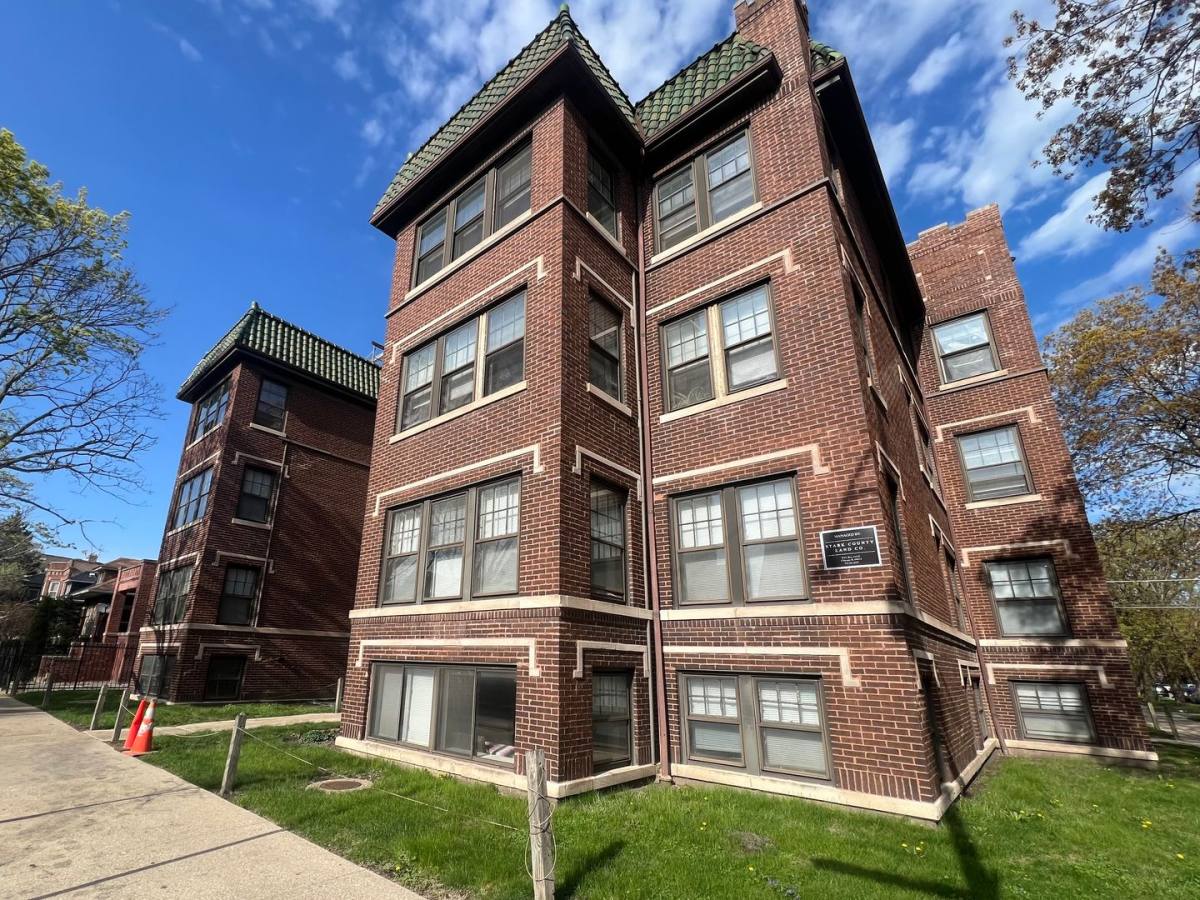 Apartment for rent at 4505 N Kimball #1, Chicago, IL 60625