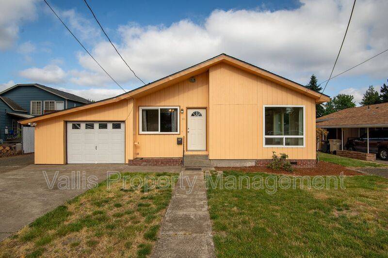 House for rent at 30 N Main St, Lebanon, OR 97355