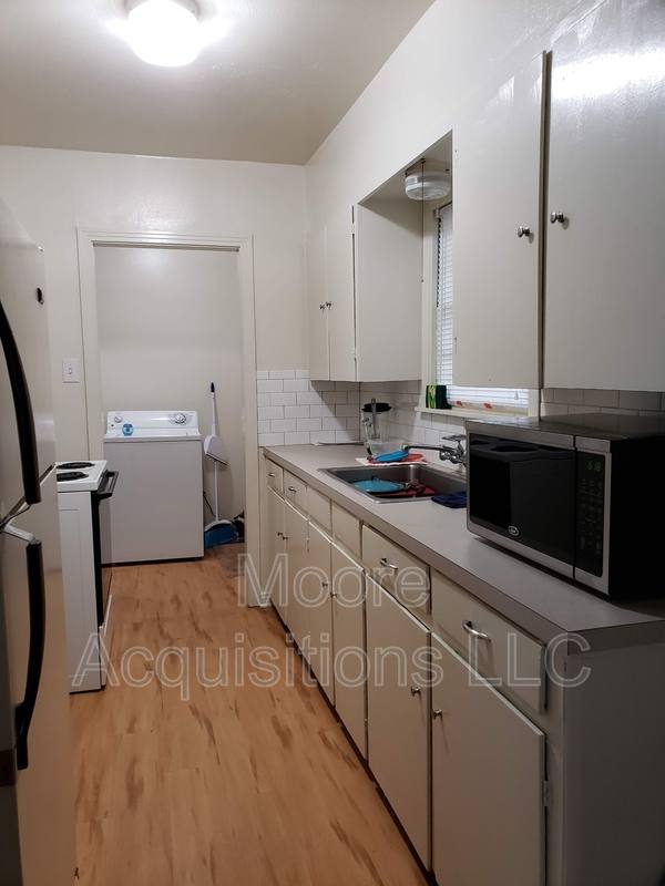 House for rent at 1308 N Travis St, Sherman, TX 75092