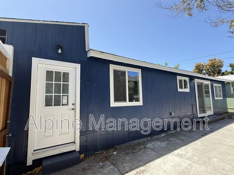 Apartment for rent at 109 Broadway St, Vallejo, CA 94590