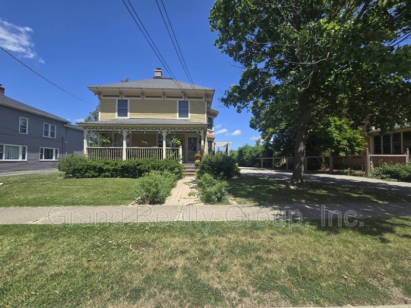 House for rent at 341 Harden St #2, Antioch, IL 60002