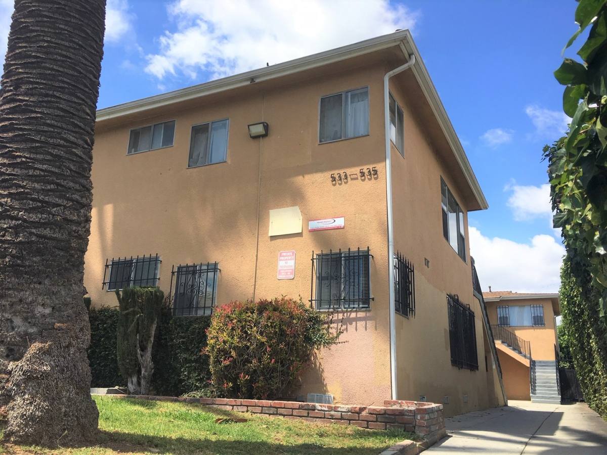 Apartment for rent at 533 W 75th St, Los Angeles, CA 90044
