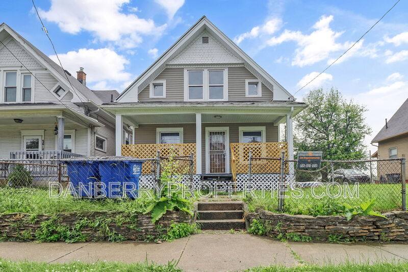 House for rent at 2416 Lawton Ave #1, Toledo, OH 43620