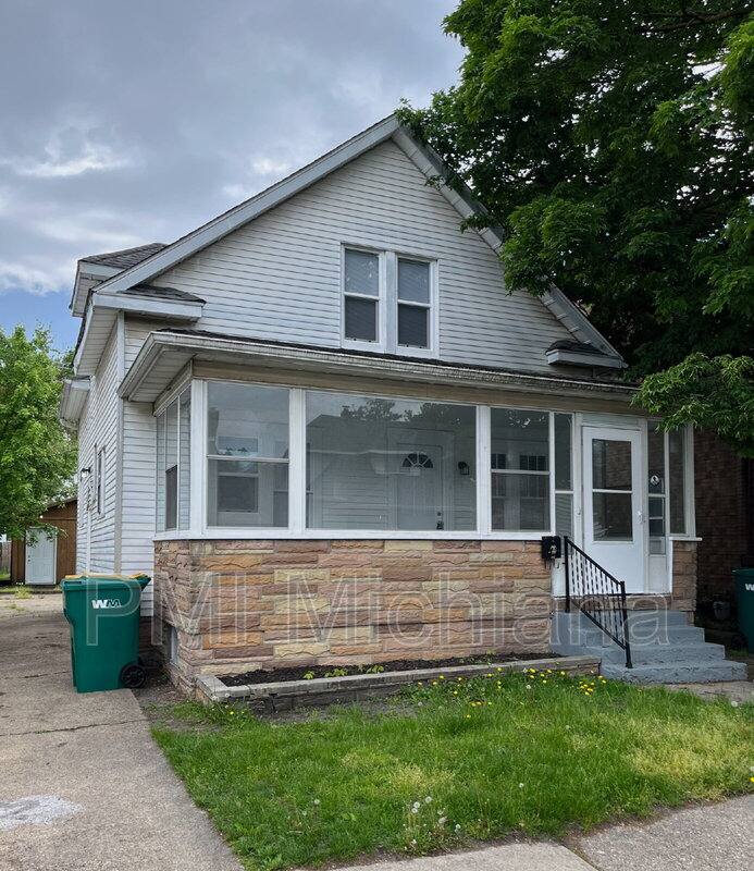 House for rent at 221 E 8th St, Mishawaka, IN 46544