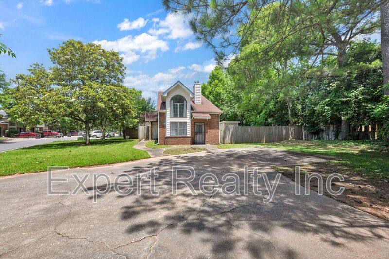 Townhouse for rent at 1201 Magnolia Place, Birmingham, AL 35215