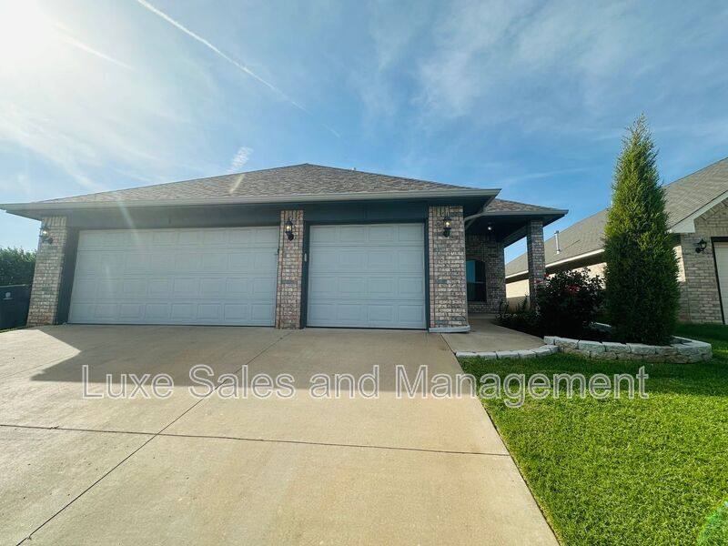 House for rent at 9000 NW 142nd St, Yukon, OK 73099
