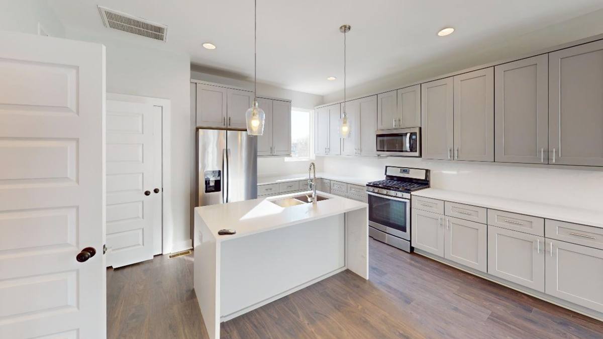 Townhouse for rent at 423 Coxe Ave, Charlotte, NC 28208