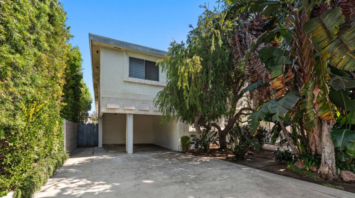 Apartment for rent at 3636 Mentone Ave, Los Angeles, CA 90034