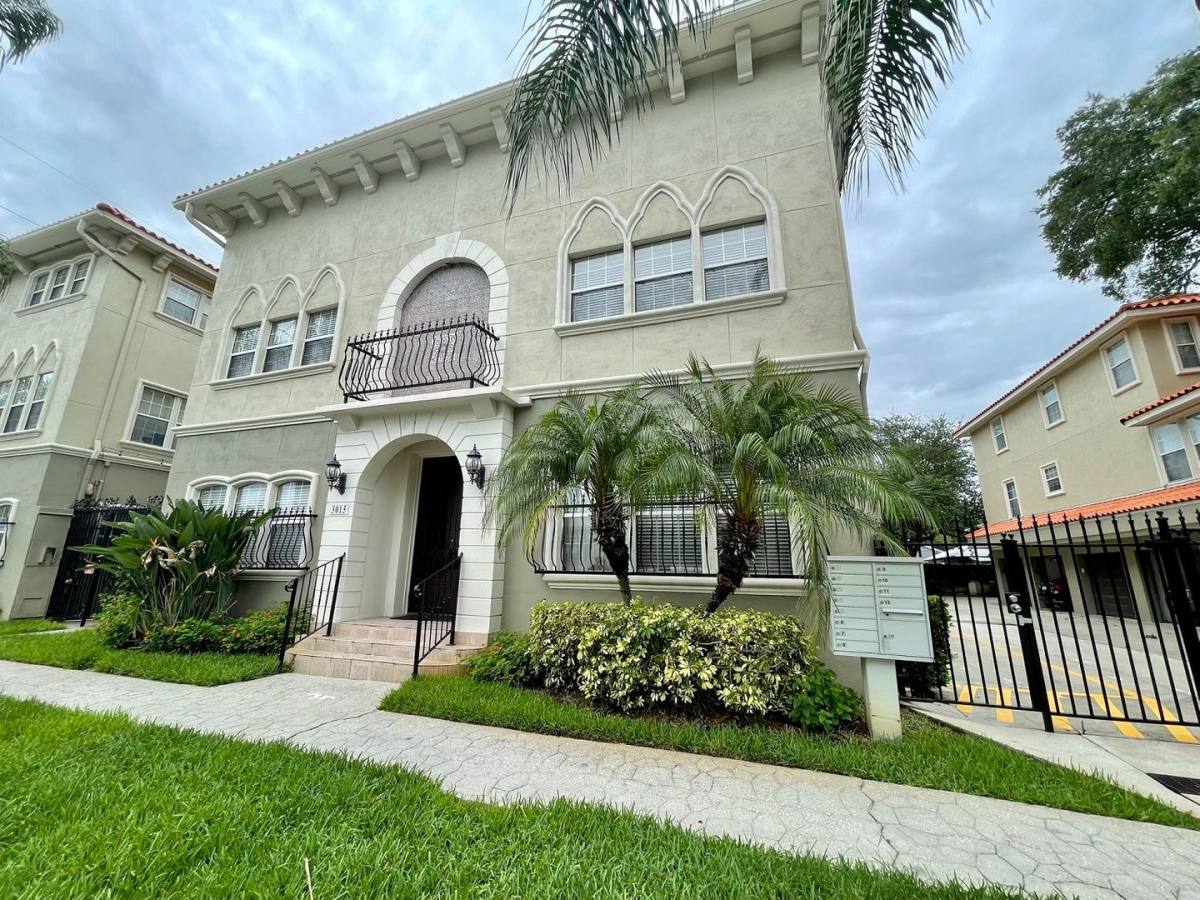 Townhouse for rent at 3015 W Bay View Ave, Tampa, FL 33611