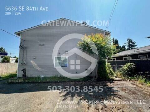 Townhouse for rent at 5636 SE 84th Ave, Portland, OR 97266