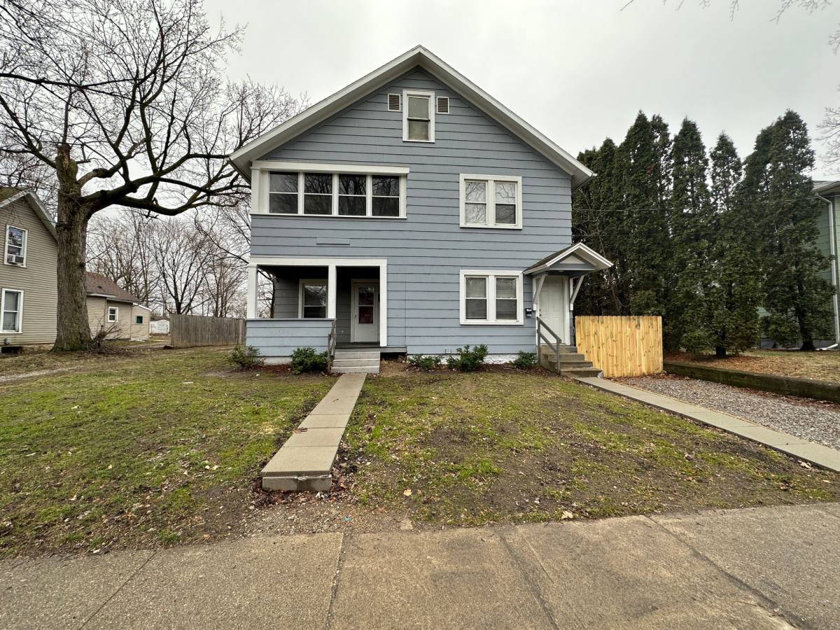 Townhouse for rent at 619 & 621 Oakhill Ave, Jackson, MI 49201