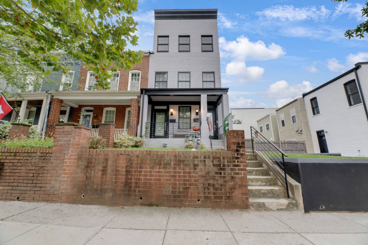 Townhouse for rent at 1209 Oates St NE #2-B, Washington, DC 20002