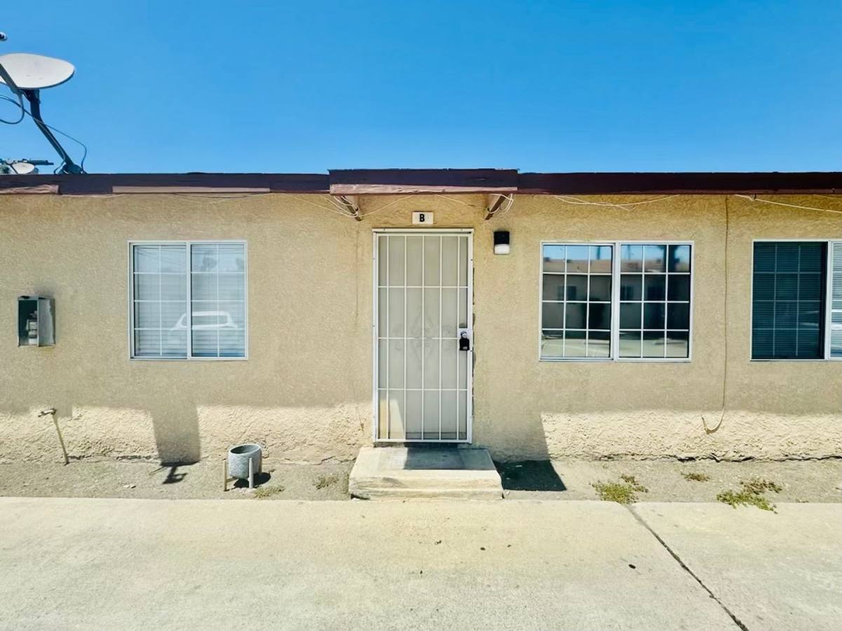 Apartment for rent at 9413 California Ave, South Gate, CA 90280