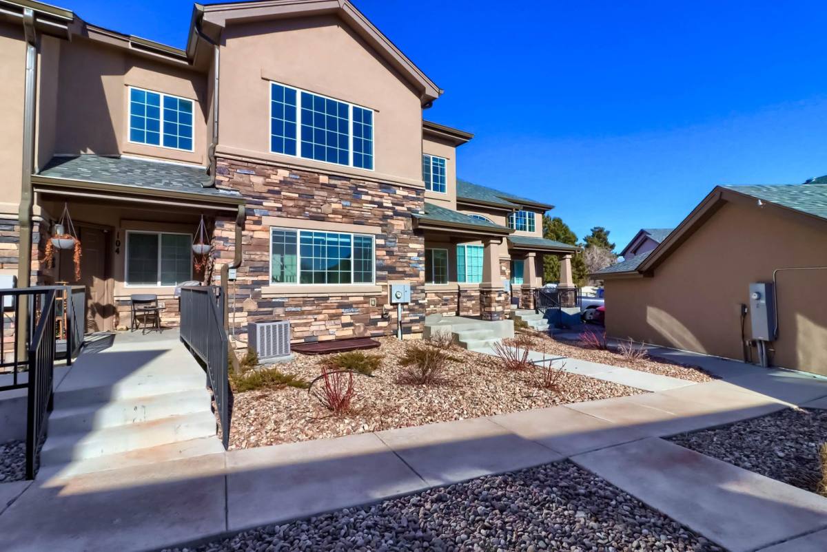 House for rent at 1335 S Chambers Rd #105, Aurora, CO 80017