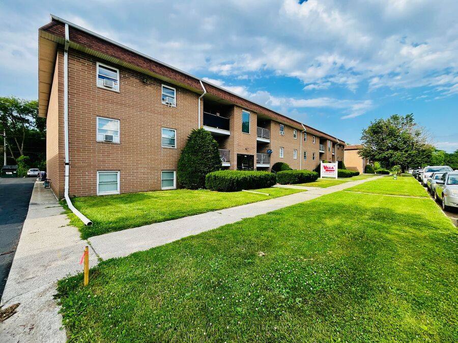 Apartment for rent at 1409B E Chicago St #6, Valparaiso, IN 46383