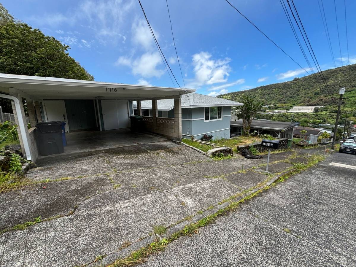 Apartment for rent at 1716 Kuikele St, Honolulu, HI 96819