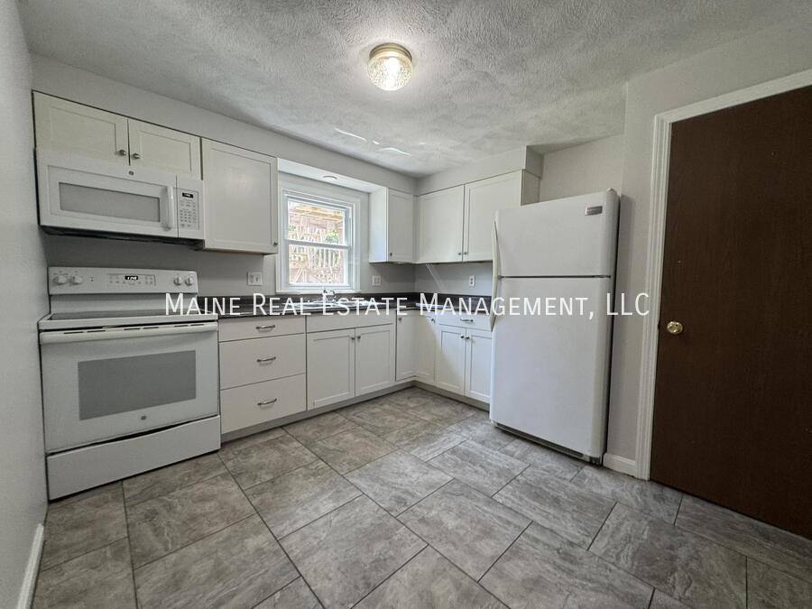Apartment for rent at 7 Gilchrest St #5, Thomaston, ME 04861