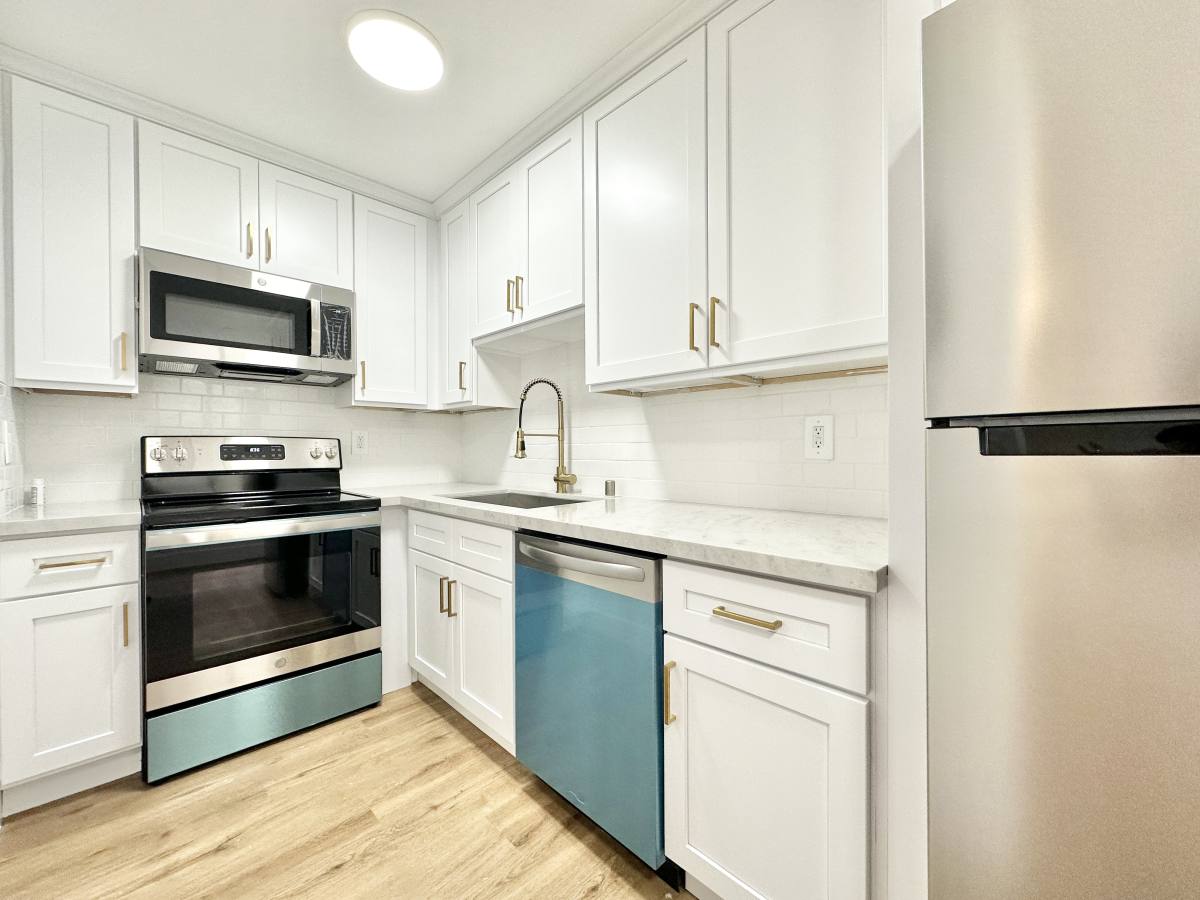Apartment for rent at 5111 Harold Way #301, Los Angeles, CA 90027