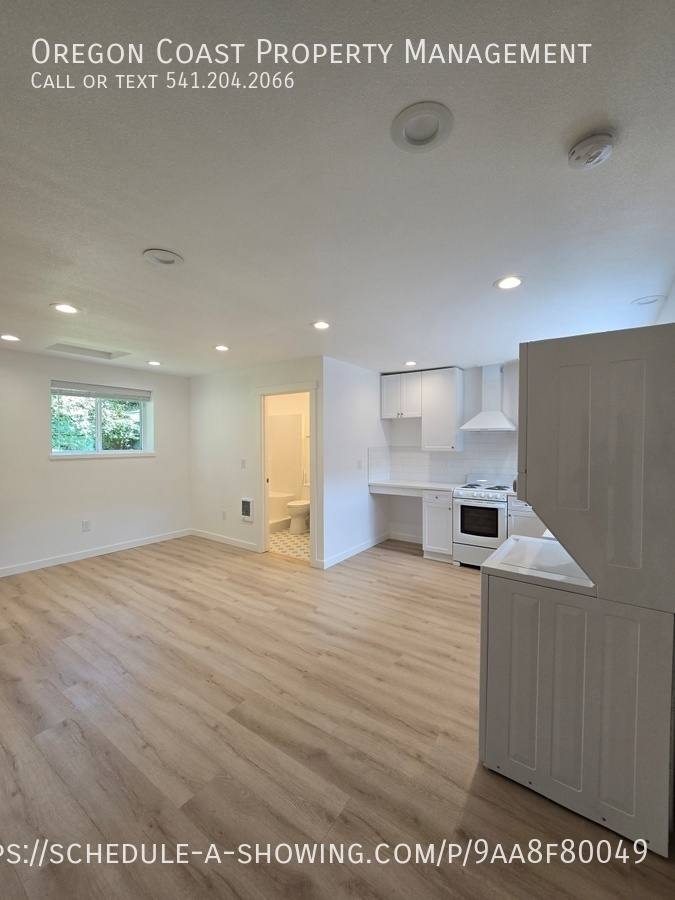 Apartment for rent at 1529 NE 11th St, Lincoln City, OR 97367
