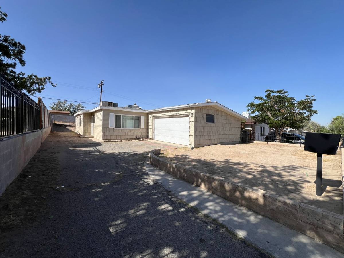 House for rent at 1009 Elizabeth St, Barstow, CA 92311
