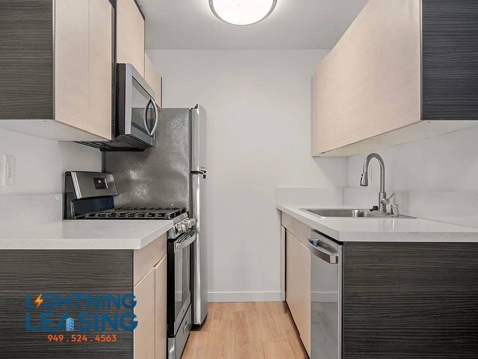 Apartment for rent at 3111 5 3 4th St #208D, Santa Monica, CA 90405