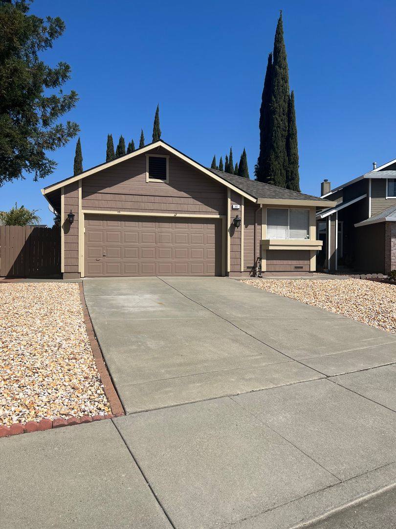 Apartment for rent at 387 Aaron Circle, Vacaville, CA 95687